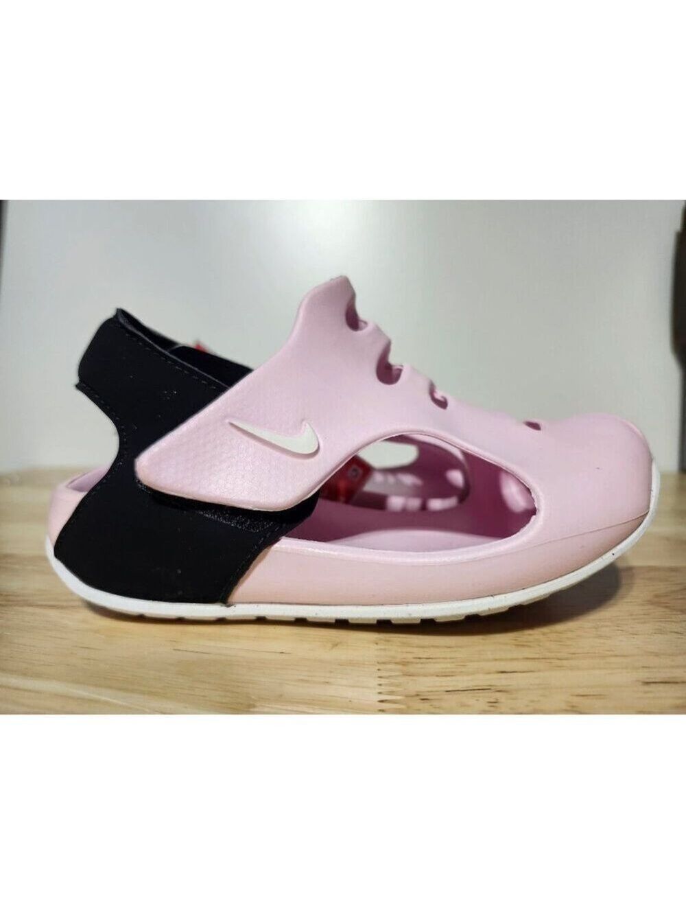 11C nike watershoes pink foam